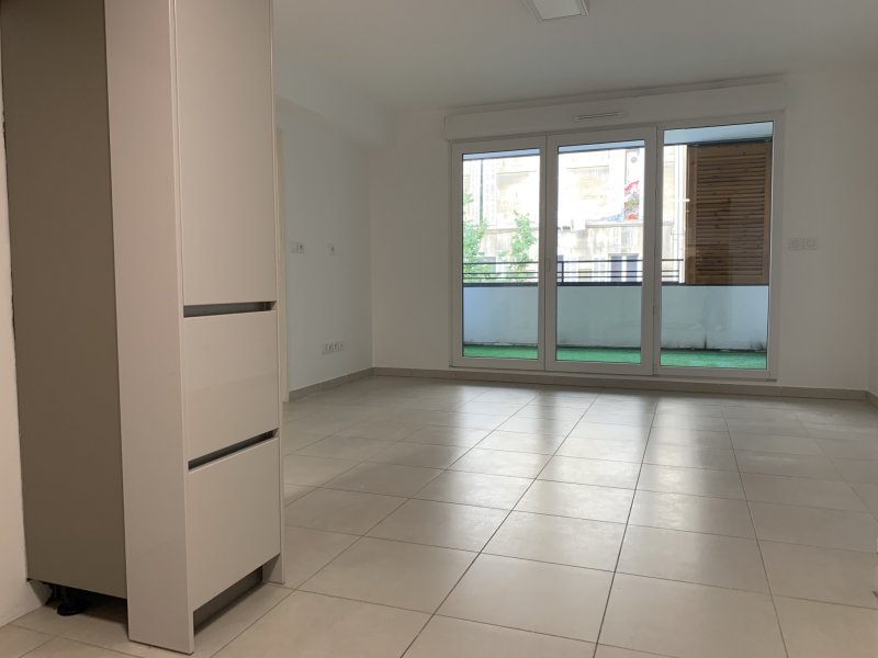 Biens à louer T3 PROX JOLIETTE Prix 890€ Agence immobilière Marseille appartement et maison